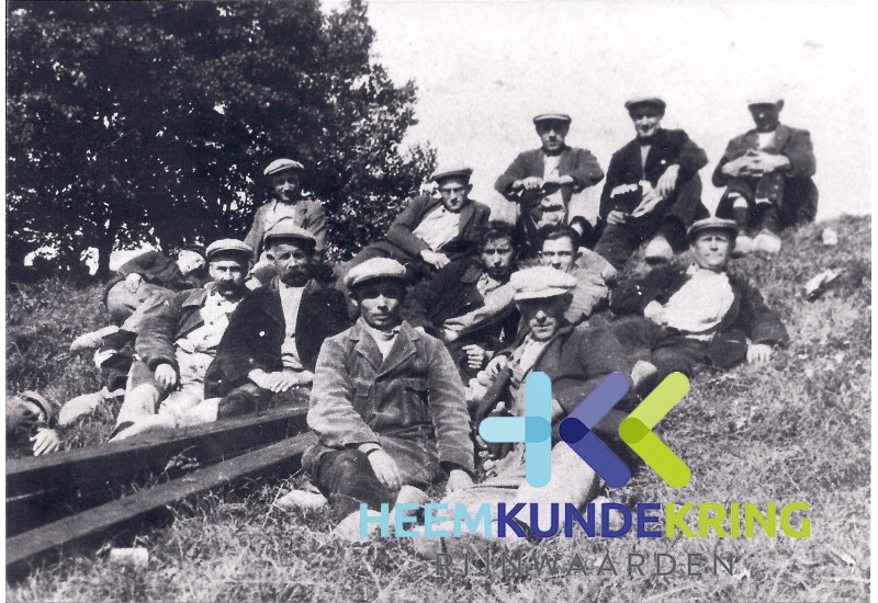 Spijk 1930 Steenfabrieks arbeiders Daams 1930 nr 3 Bart Verhoeven nr.4 Beenen vader van Willem Beenen een na laatste Gridje Meijer Coll. HKR